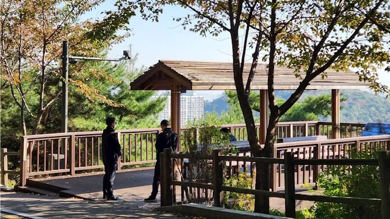 남산 전망대 ‘찰칵’…대통령 경호원이 막는다, 왜? [현장]