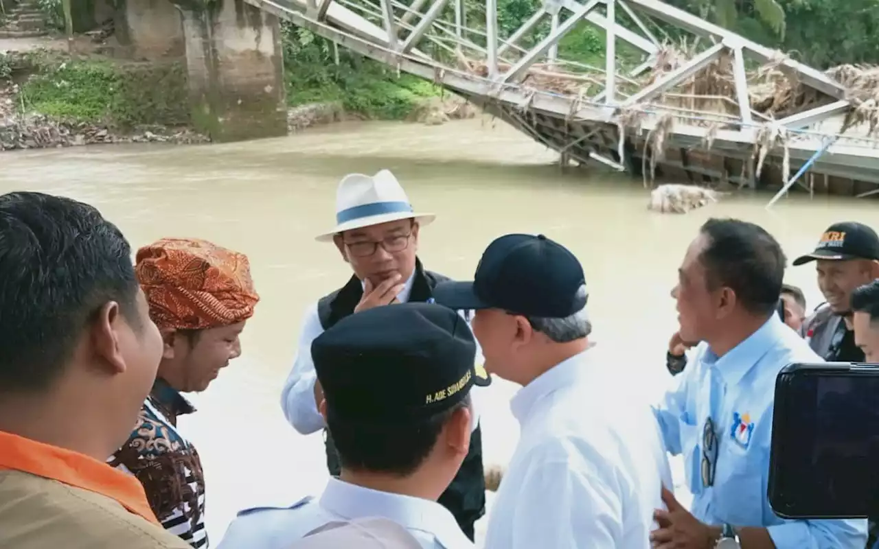 Ridwan Kamil Bantu Warga Lebak Korban Banjir, Bawa Pesan dari 50 Juta Warga Jabar