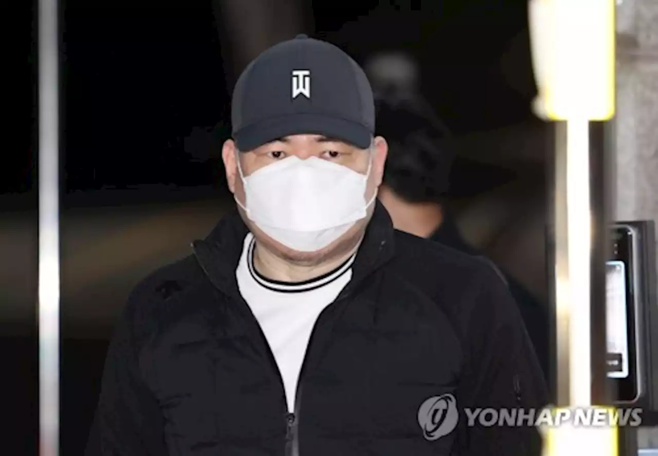 '대장동 사건' 핵심 유동규 출소…'8억원 의혹'엔 '죄송'