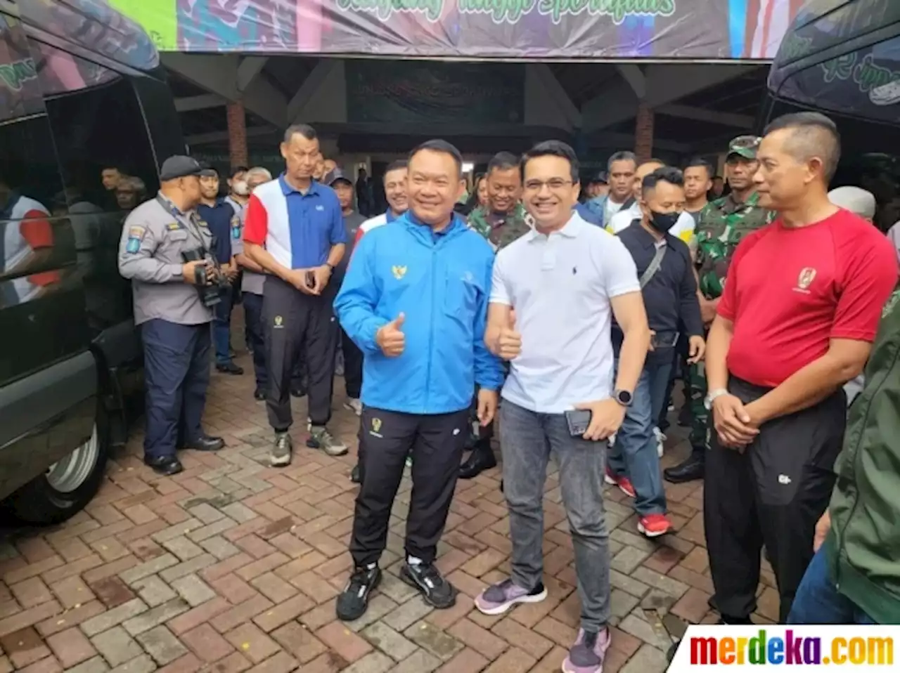 Foto : Momen Sahrul Gunawan dengan Jenderal Bintang Empat TNI AD, Potretnya Curi Perhatian | merdeka.com