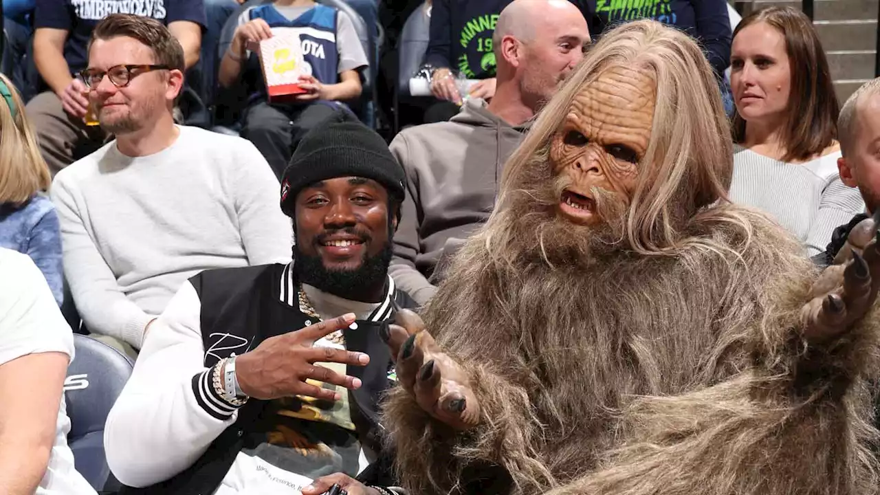 Dalvin Cook, Bigfoot Sit Courtside at Timberwolves Season Opener