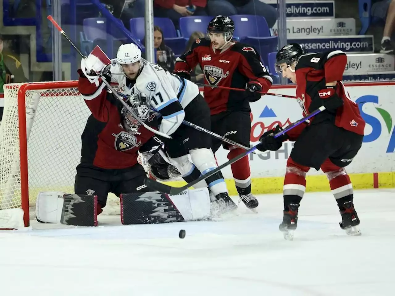 Winnipeg Ice stay hot in B.C., edging Vancouver Giants behind efforts of NHL prospects Savoie and Geekie