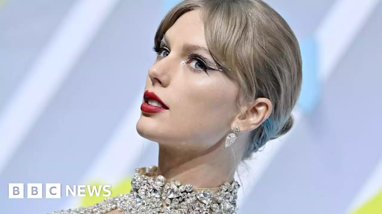 Taylor Swift: Midnights praised by critics despite lack of radio hits