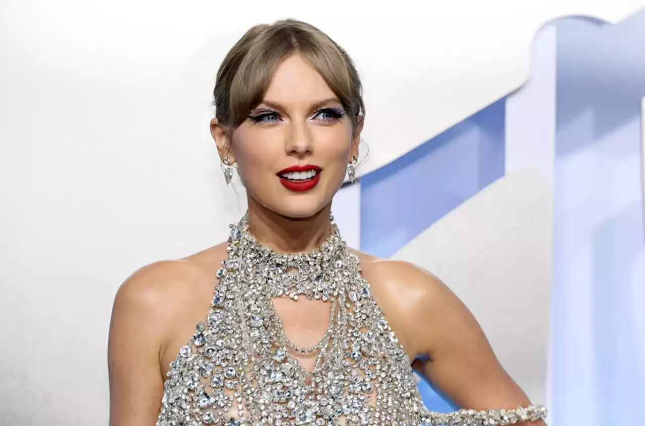 You Have to See This Sports Reporter Reference Every Track on Taylor Swift‘s ‘Midnights’ During Broadcast