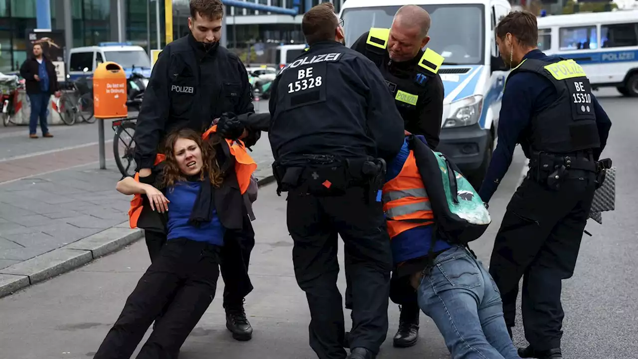 Klima-Kleber schon wieder auf der A100 aktiv – lange Staus