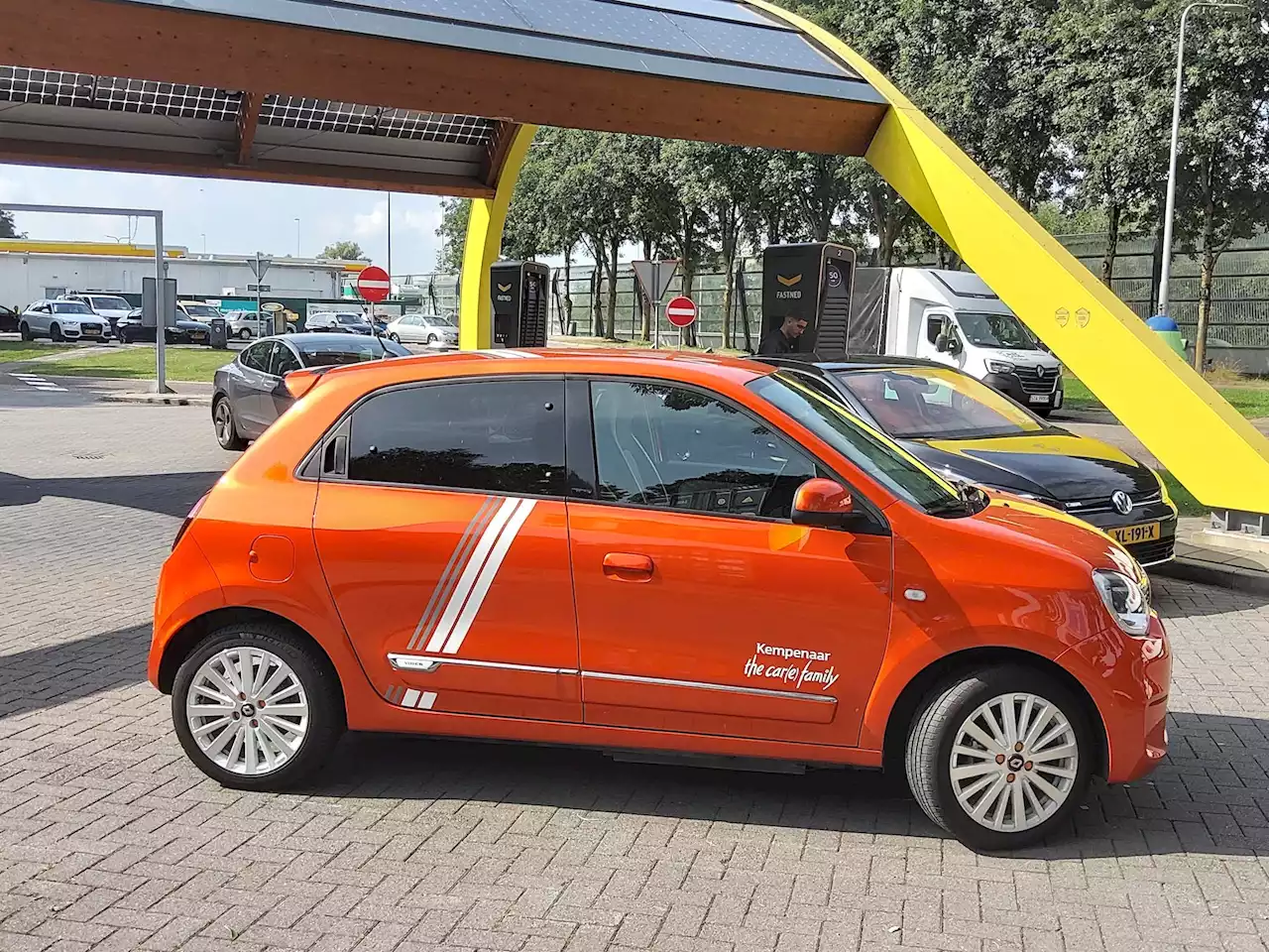 Renault Twingo ZE First Impressions — Good Looking Second Car