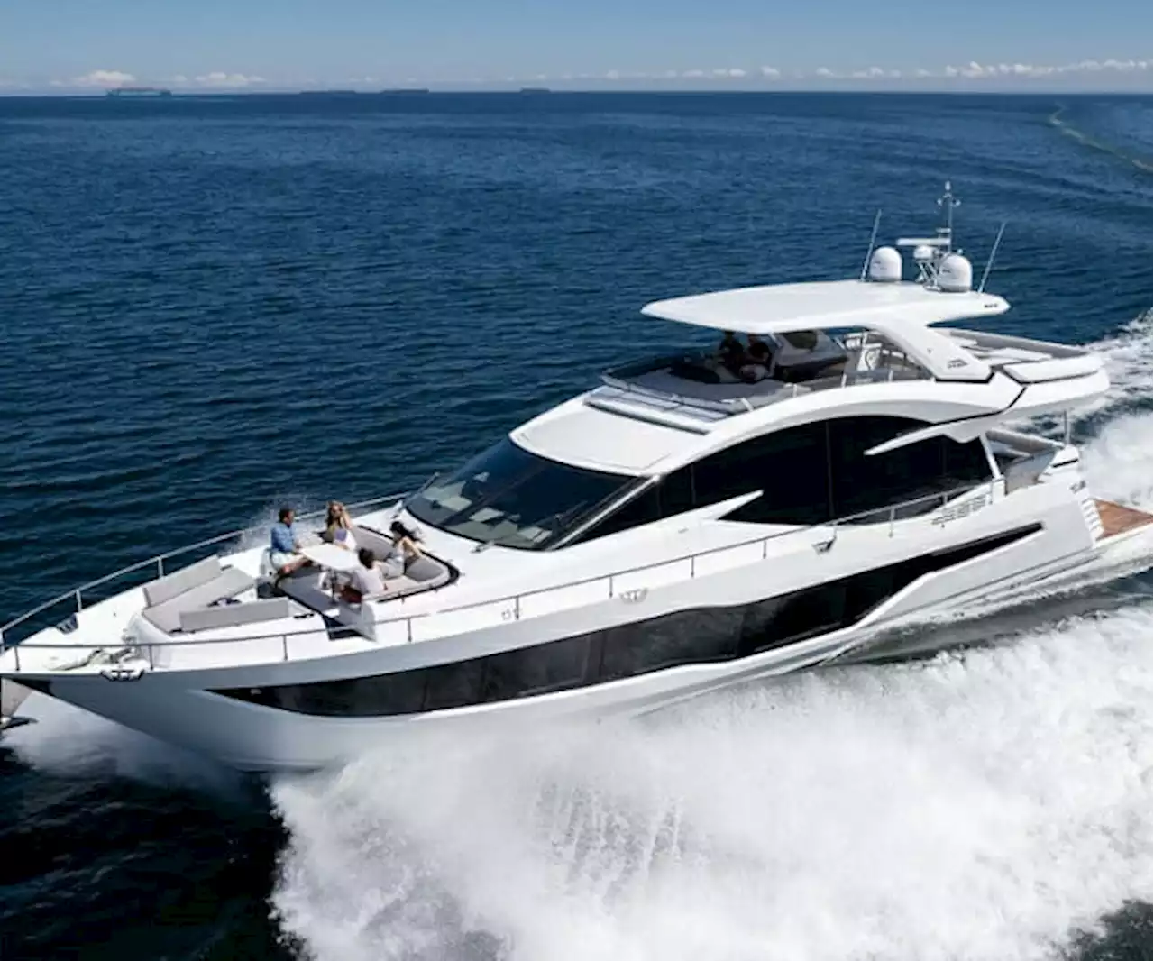 Galeon 800 Fly, Pearl 72 Premieres Among Flibs Highlights