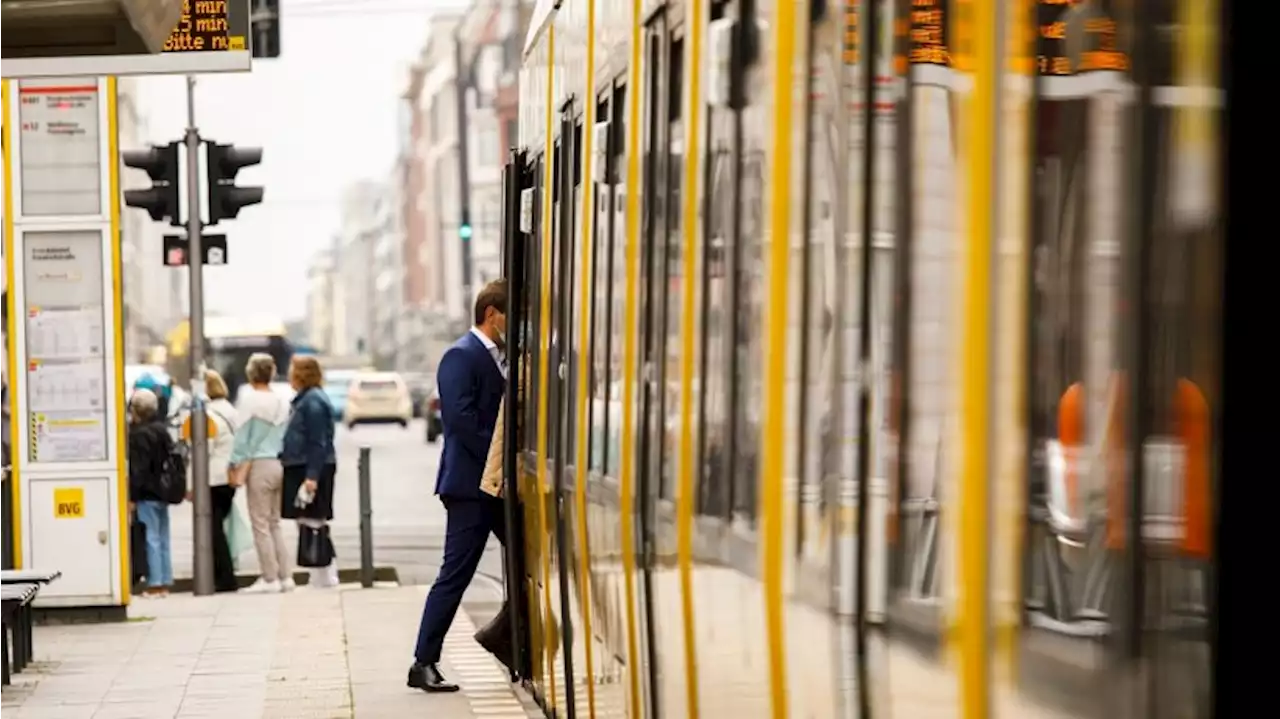 BVG: Wohl noch mehrere Wochen Einschränkungen am Alex