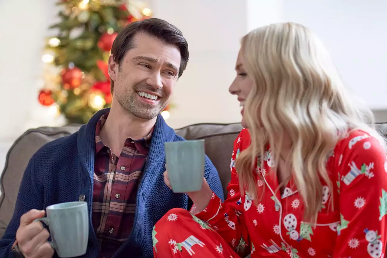 How to watch the first new 2022 Hallmark Christmas movies this weekend (10/21-10/23)