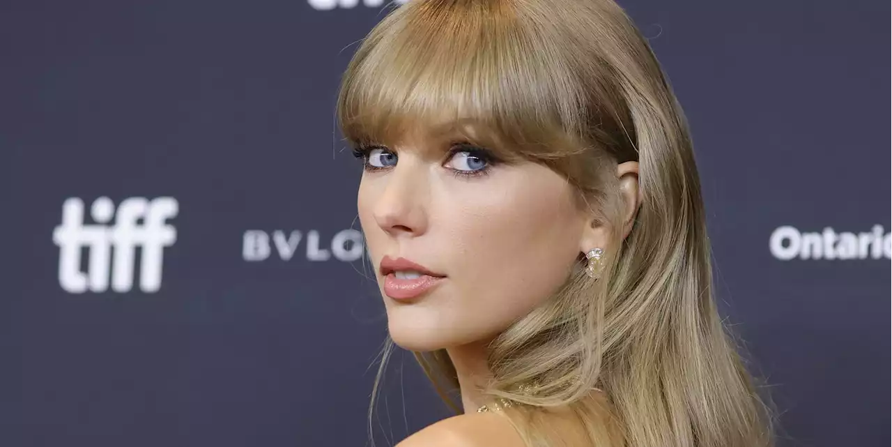 Fans Theorize Taylor Swift's 'Maroon' Lyrics Are an Extension of 'Red' and Reference Ex Jake Gyllenhaal