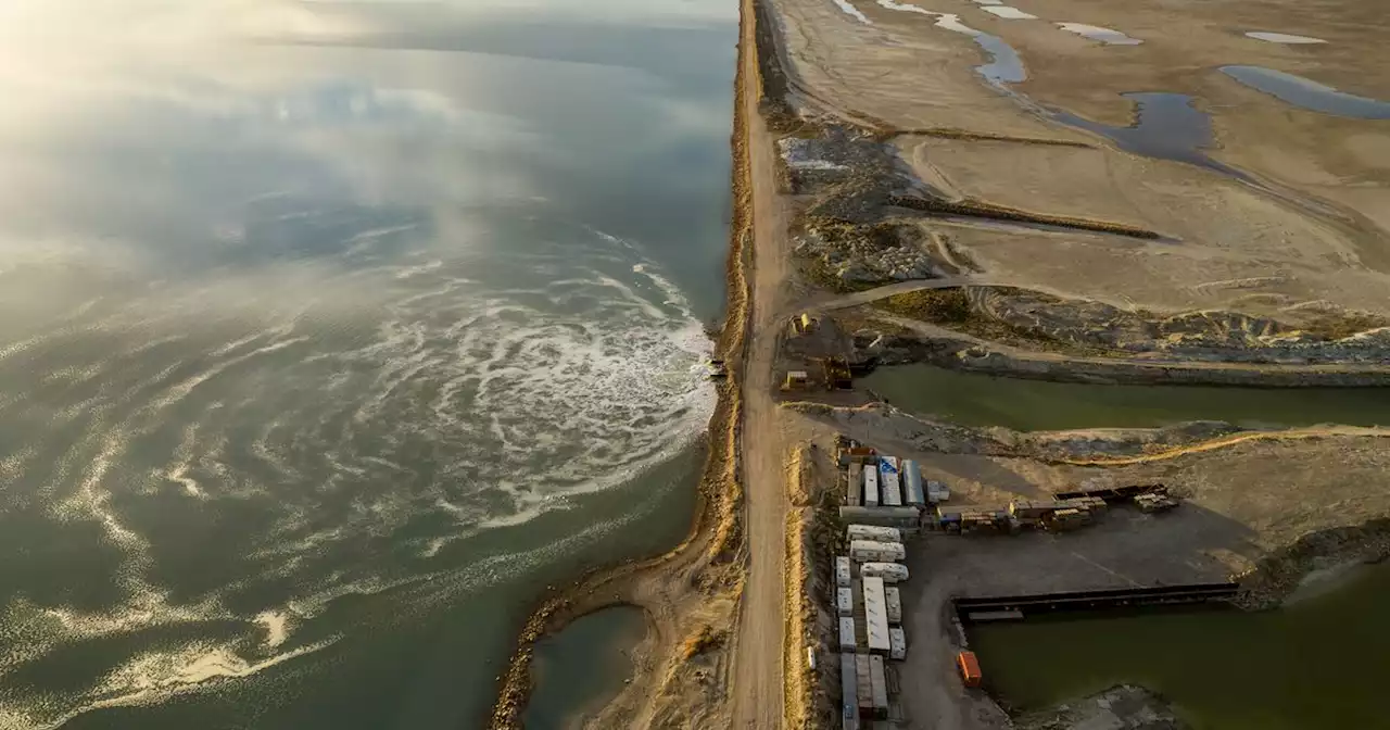 Should companies stop siphoning away the Great Salt Lake until it refills?