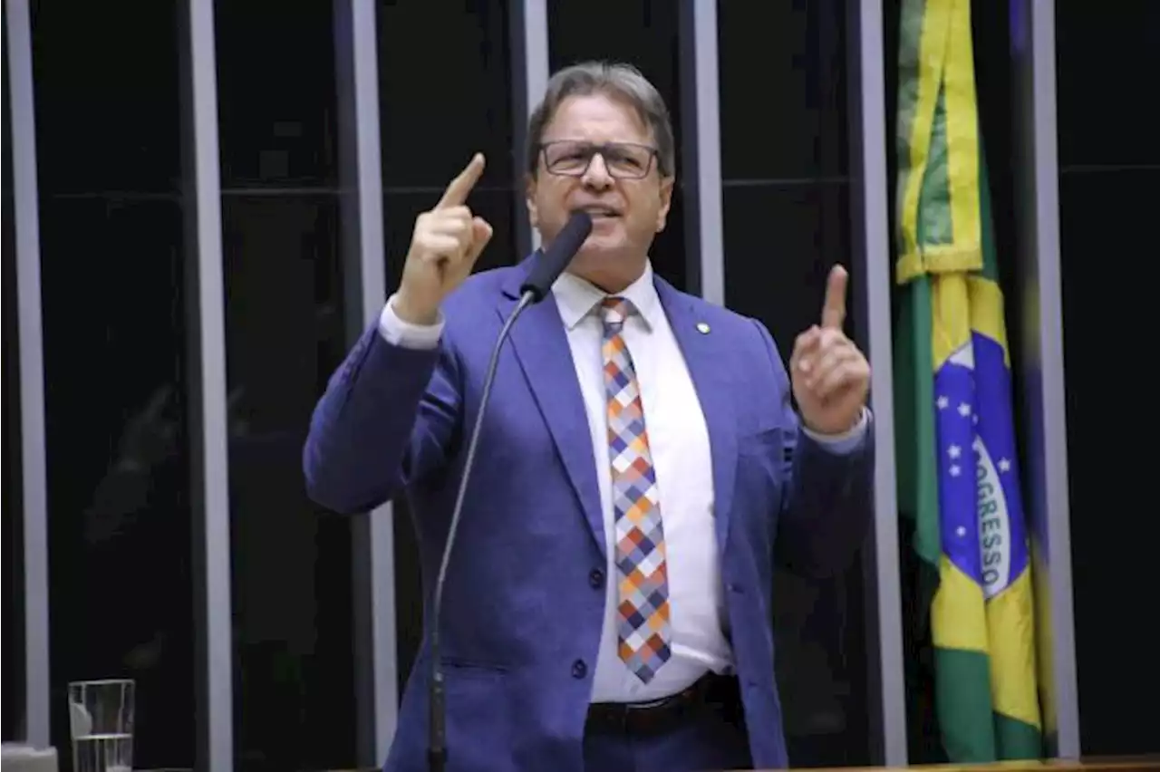 O deputado que sugeriu queimar universitários não concluiu ensino superior | VEJA Gente