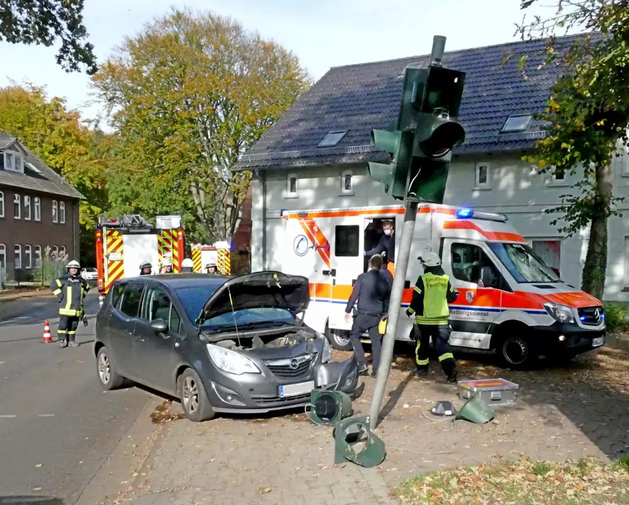 PKW gegen Ampel