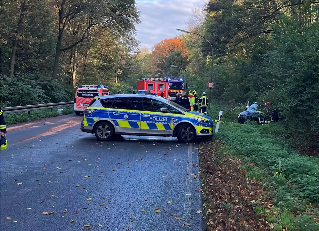 Verkehrsunfall mit eingeklemmter Person in Gelsenkirchen Buer