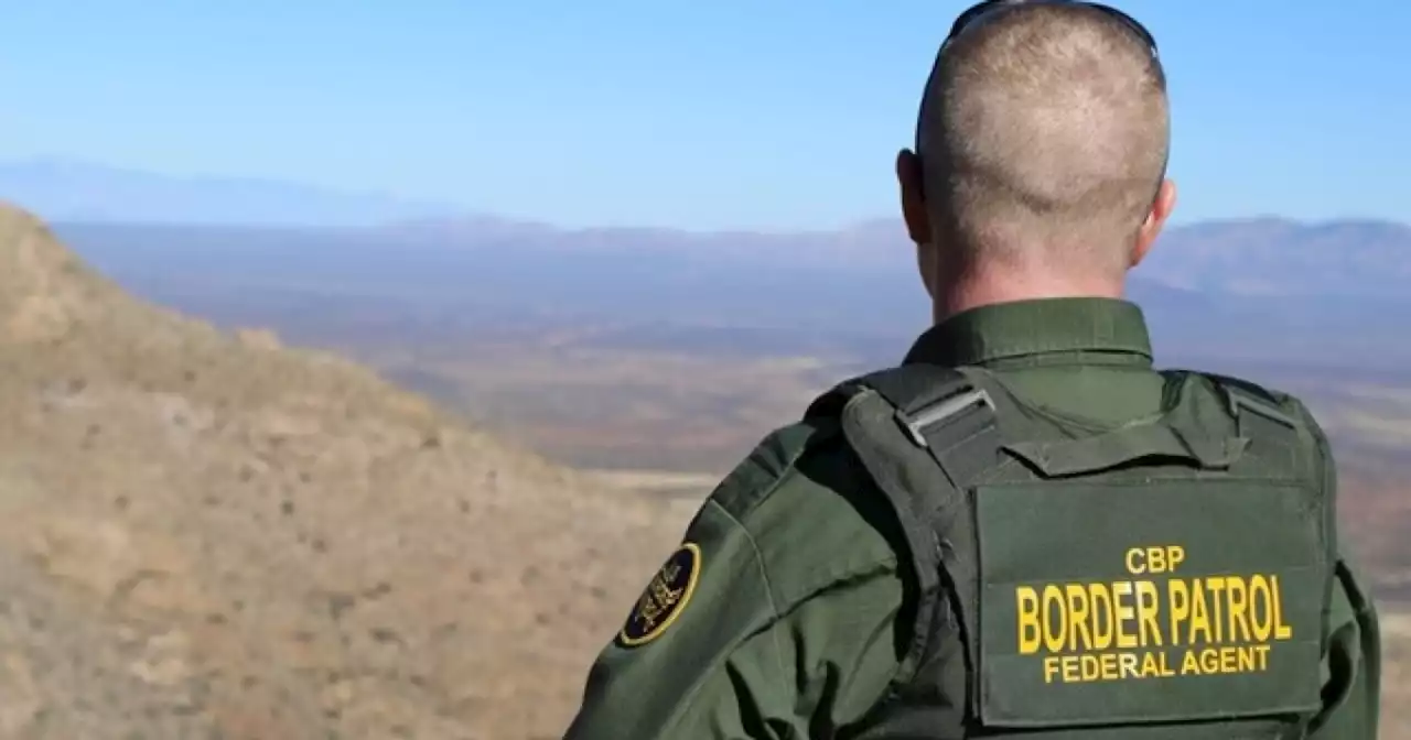 Alleged human smuggler pleads guilty to bribing former Border Patrol agent