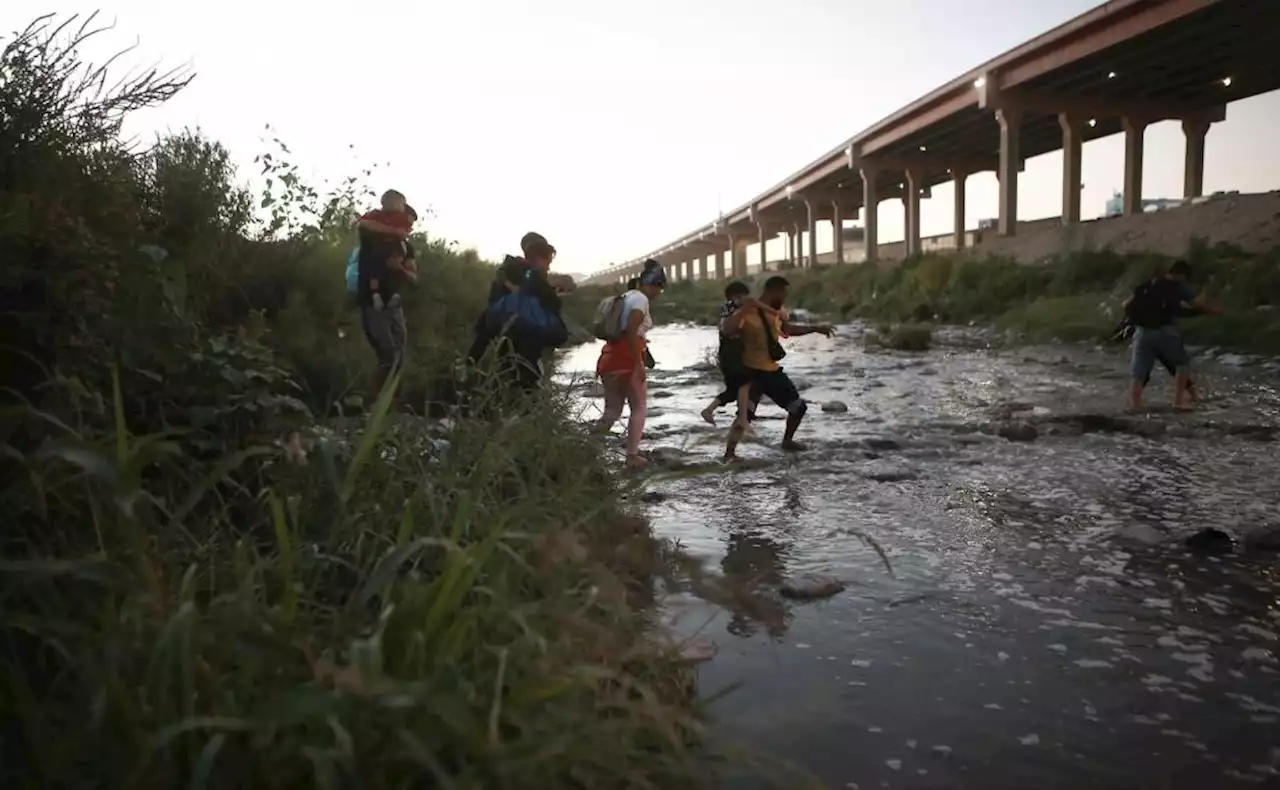 Illegal border crossings to US from Mexico hit annual high