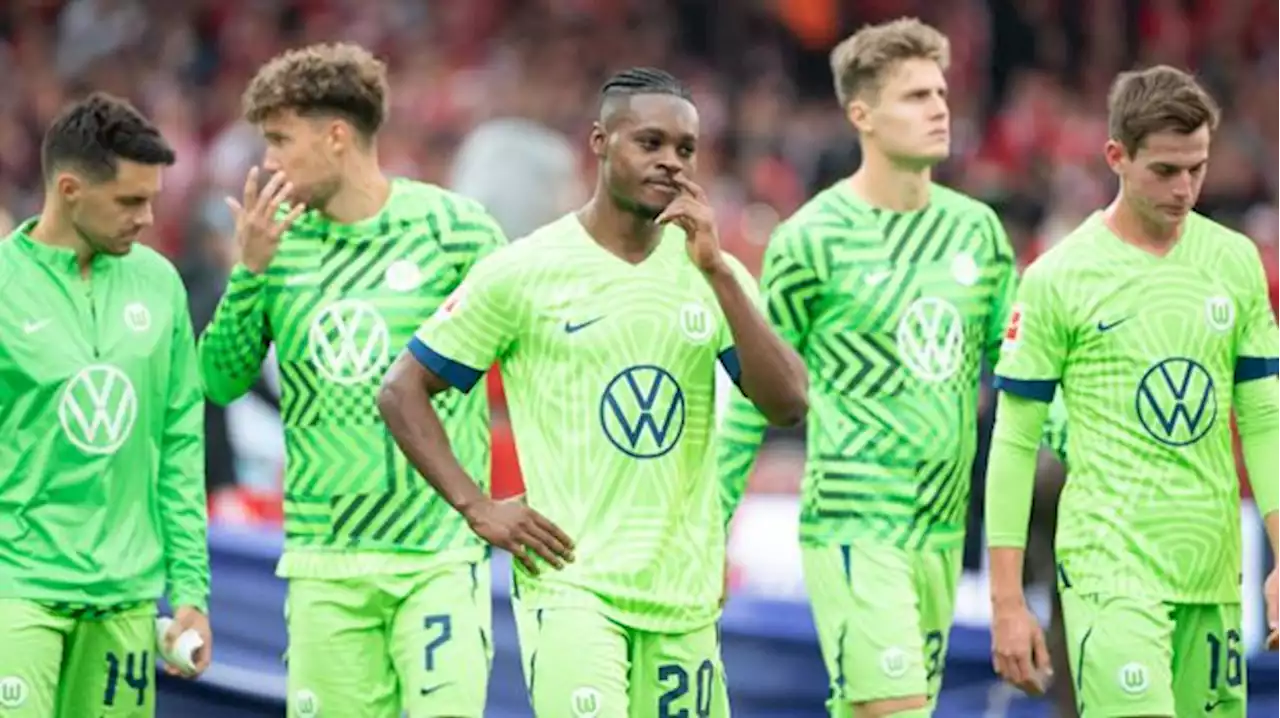 Bundesliga - VfL Wolfsburg: Spieler verweigern im Zug die Maskenpflicht und lachen Zugbegleiterin aus