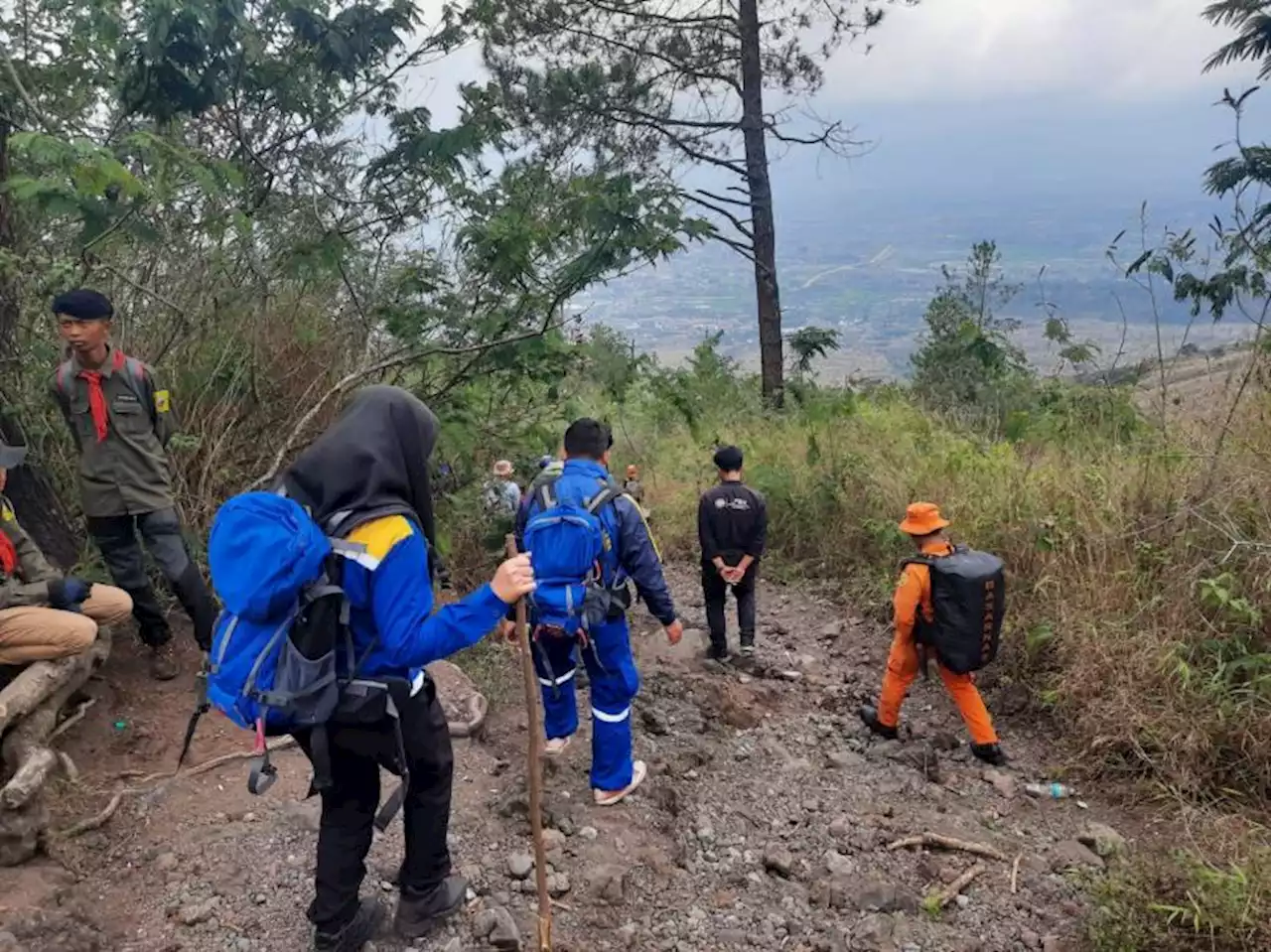 Basarnas Berhasil Evakuasi Lima Pendaki Tersesat di Gunung Guntur |Republika Online