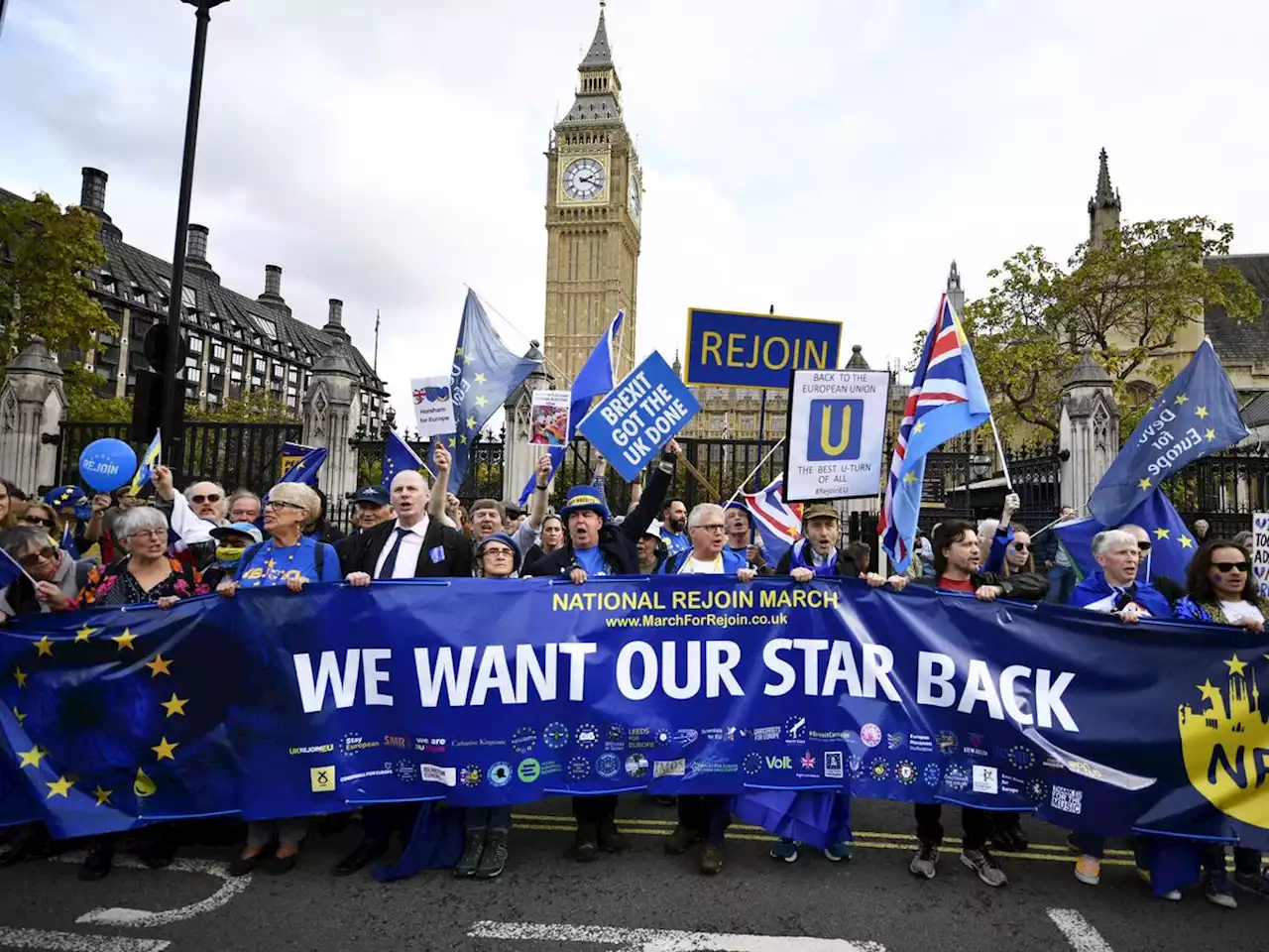 Thousands of protesters rally in London to call for the UK to rejoin the EU