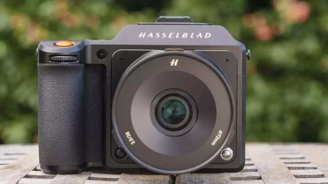 I tested Hasselblad’s 100MP camera and it made my full-frame Nikon look ordinary