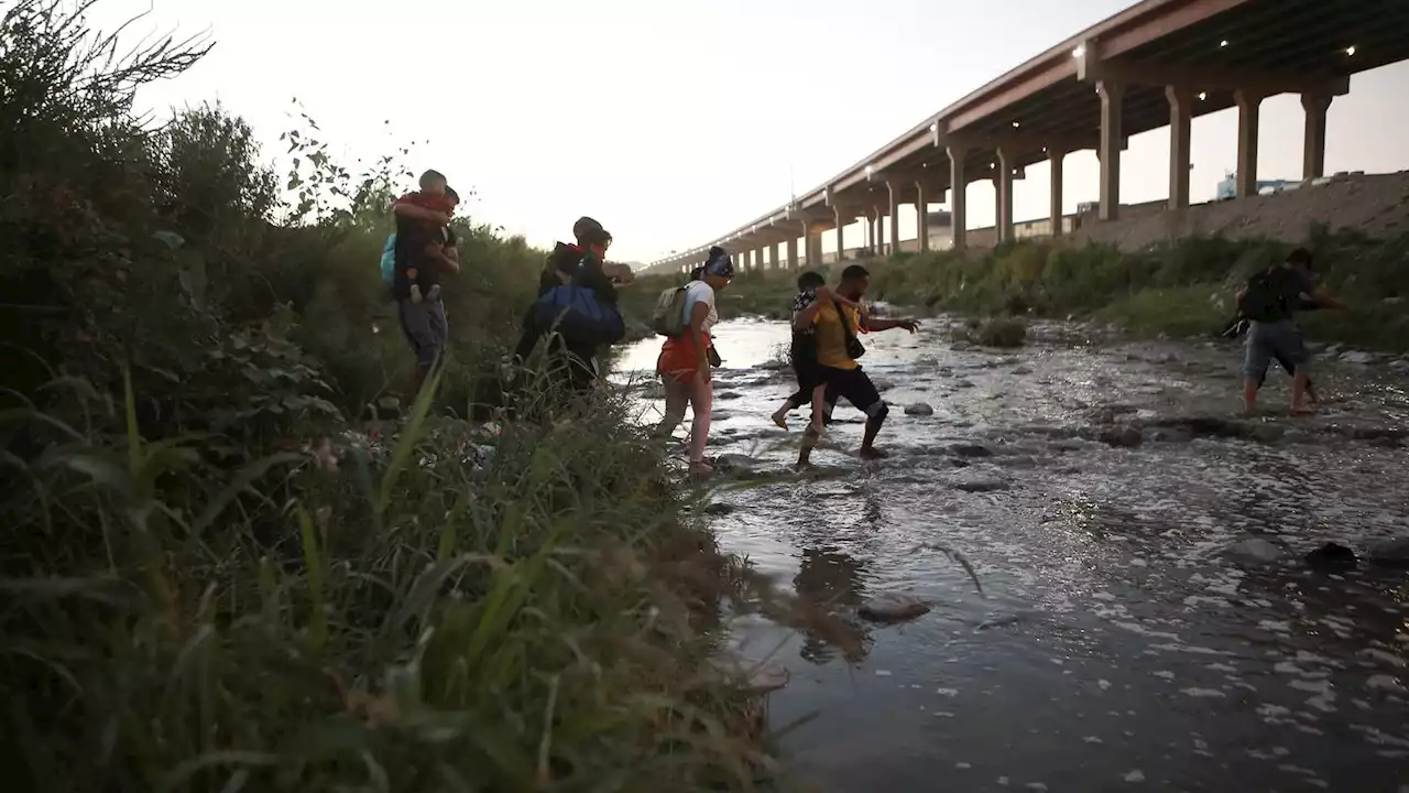 Illegal border crossings to US from Mexico hit annual high