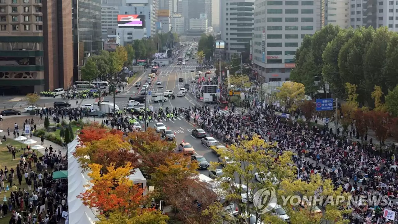 도심 반쪽 가른 '보수 vs 진보' 대규모 집회…충돌 없이 끝나(종합) | 연합뉴스