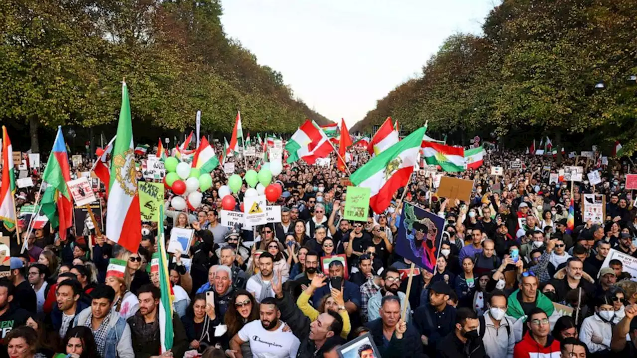 Tens of thousands march in Berlin in solidarity with Iran protests