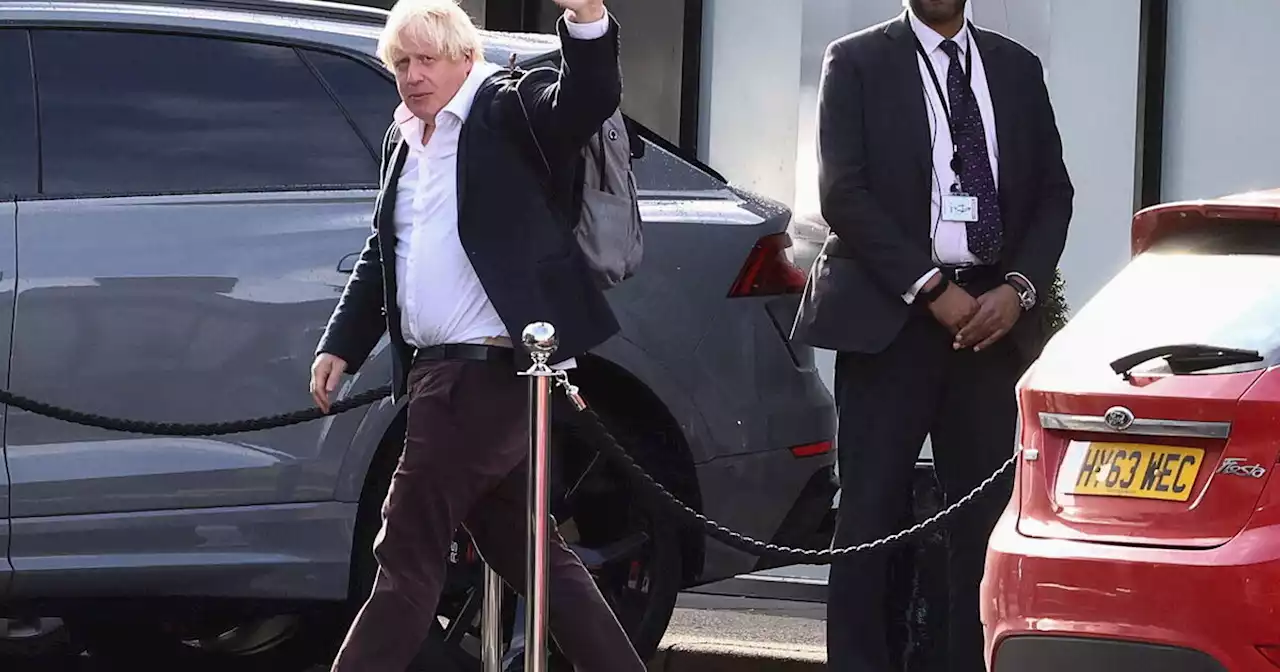 Au Royaume-Uni, le retour de Boris Johnson déclenche une guerre de clans chez les Tories