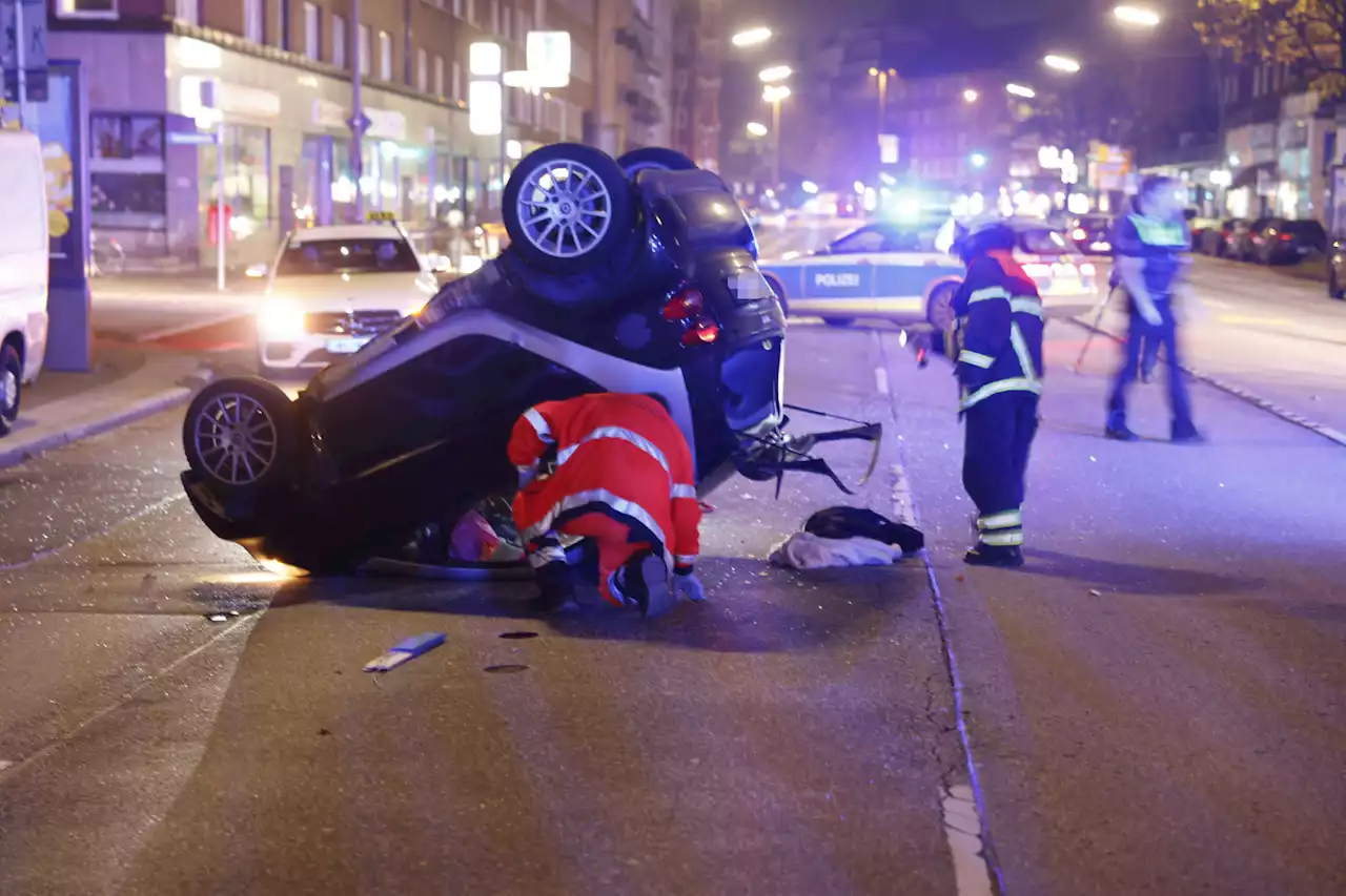 Heftiger Unfall in Hamburg: Smart überschlägt sich – Frau verletzt