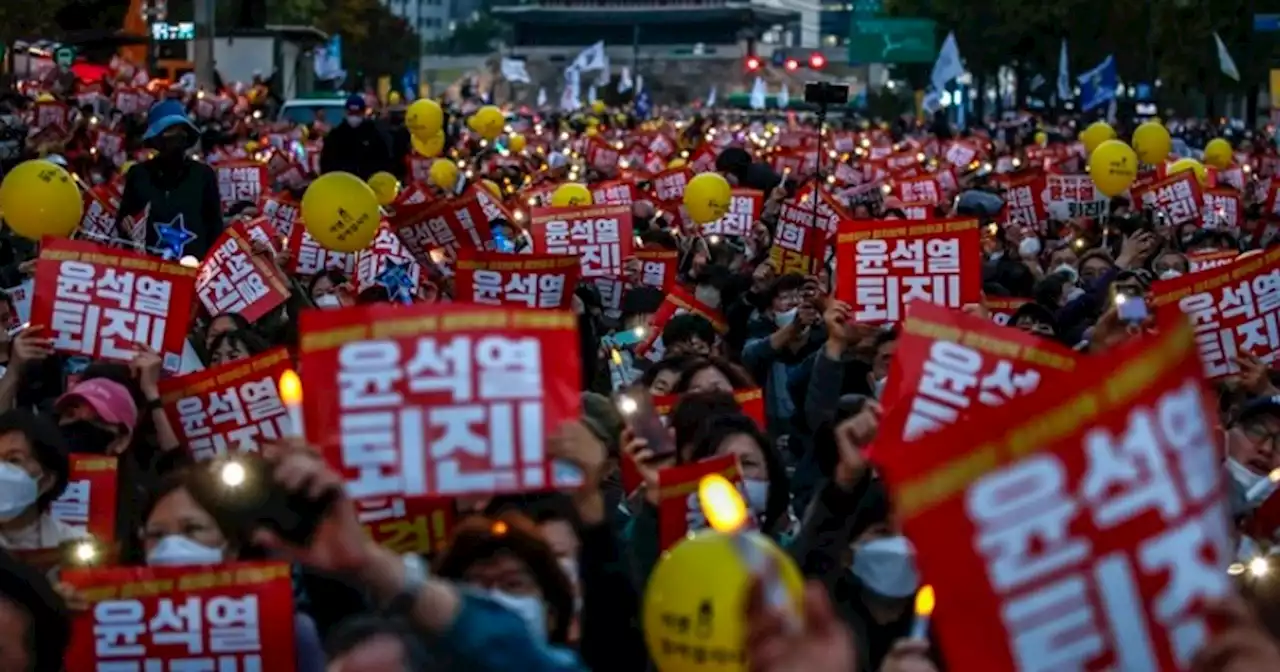 ‘윤석열 퇴진’ 대규모 촛불집회에 색깔 공세 퍼붓는 권성동