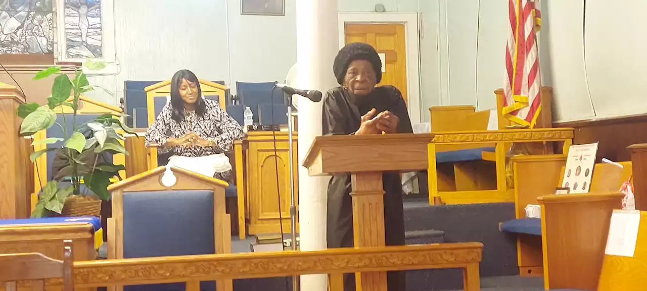 Retired Navy Yard Hospital and Department of Education cook, Beatrice Mobley, 96, preaches Sunday service - New York Amsterdam News