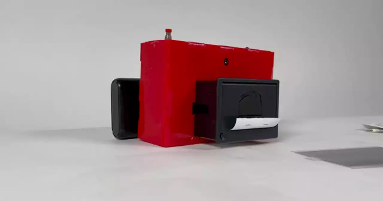 KineCAM: A DIY Instant Camera That Creates Animated Photos