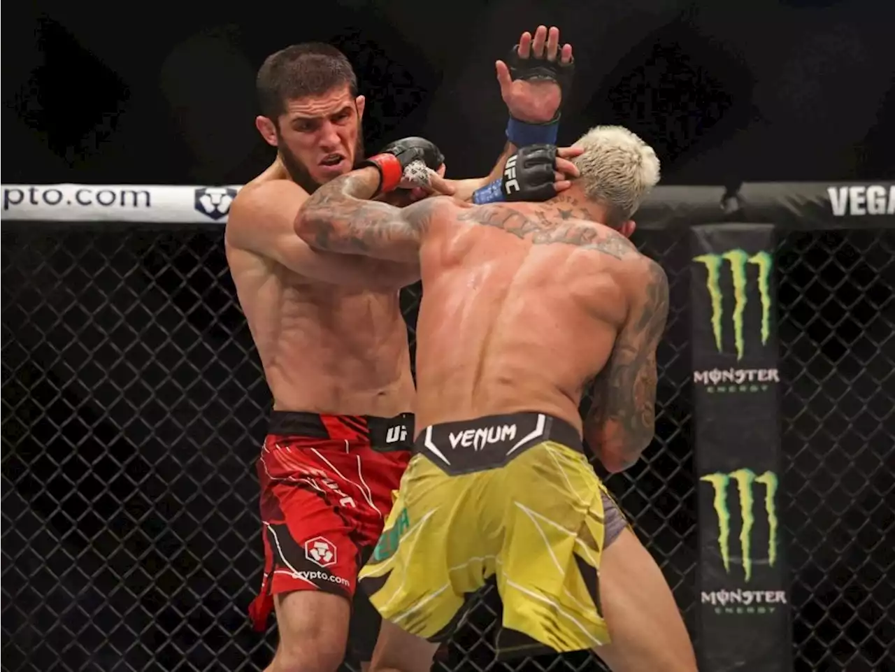 Islam Makhachev chokes out Charles Oliveira to claim UFC lightweight crown