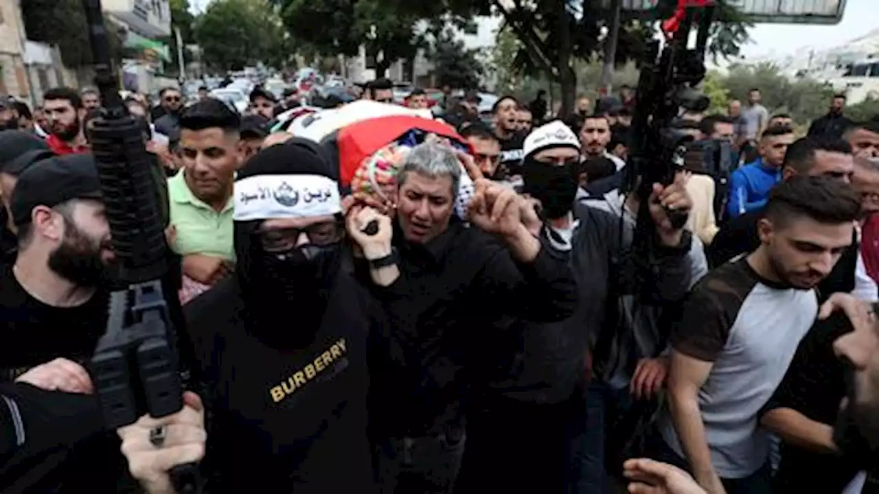 Thousands attend funeral of Palestinian fighter in West Bank