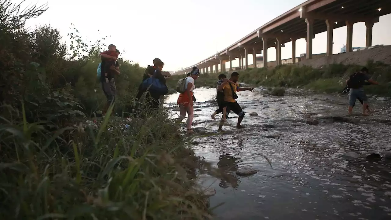 Illegal border crossings to US from Mexico hit annual high