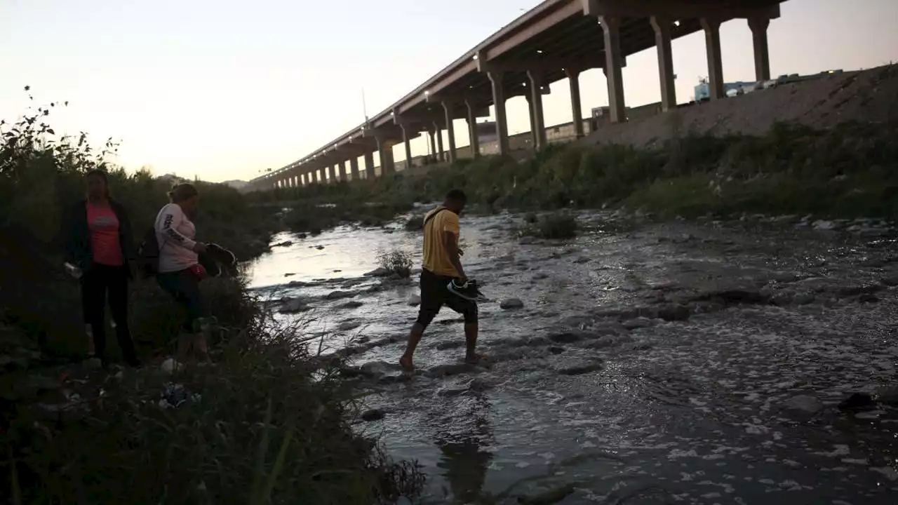 Illegal border crossings to US from Mexico hit annual high