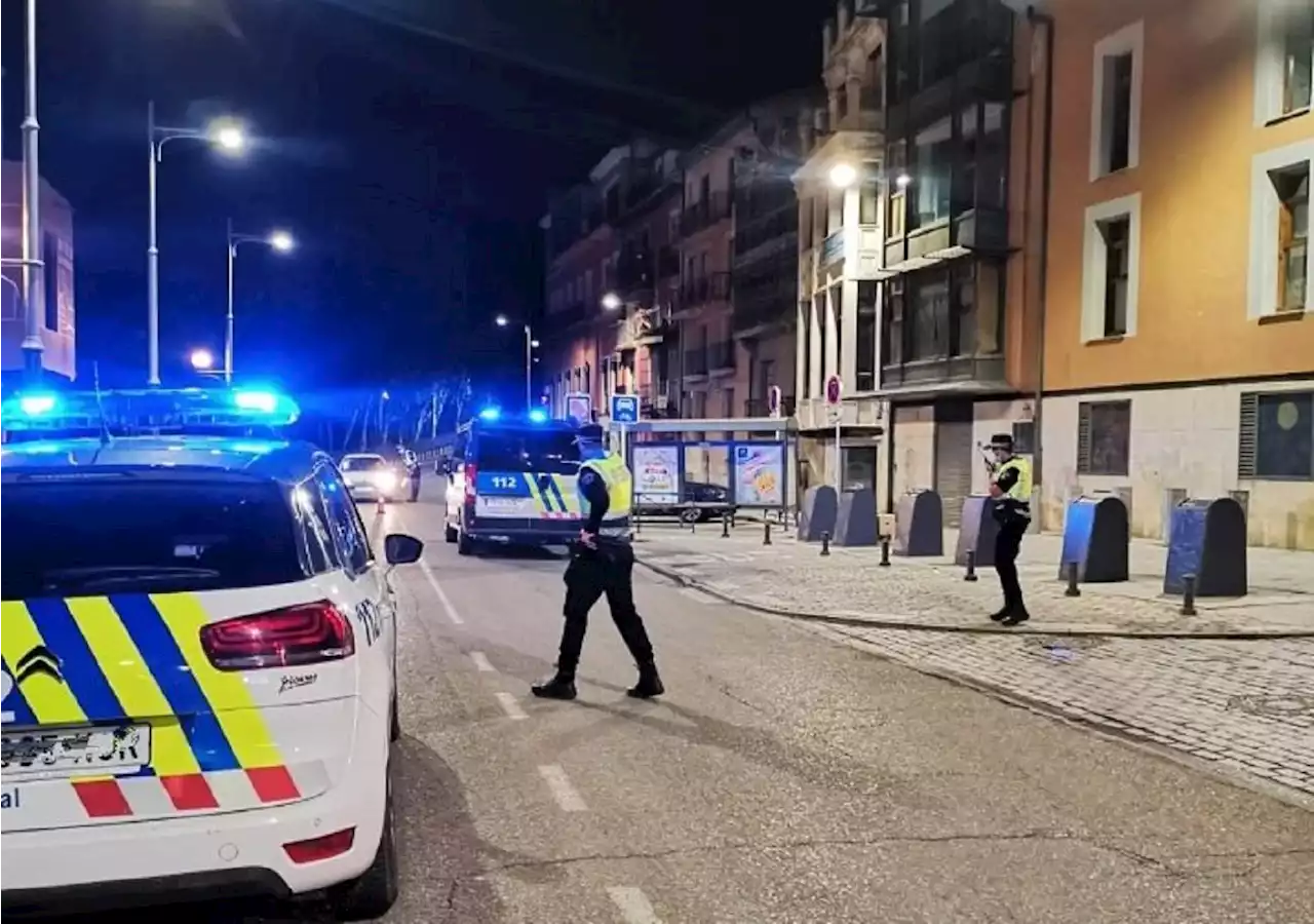 Huye tras dar positivo en un control y se esconde en el aseo de un local de ocio nocturno