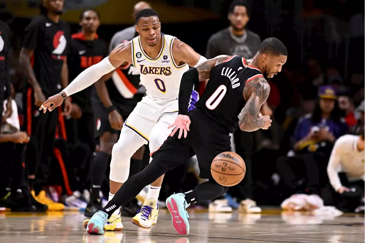 Lakers collapse against Trail Blazers, fall to 0-3