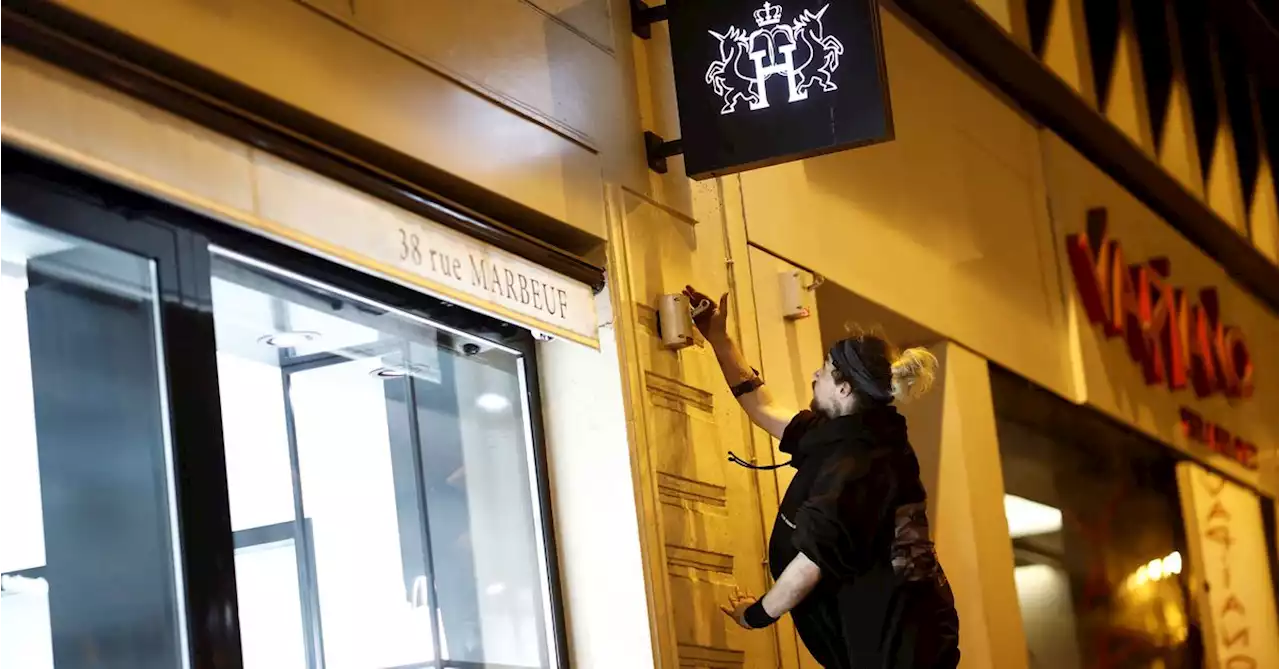 Parkour athletes switch off Paris lights one by one