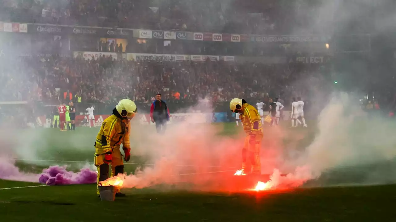 Standard-Anderlecht: le choc belge arrêté pour des incidents... mais conclu par une demande en mariage