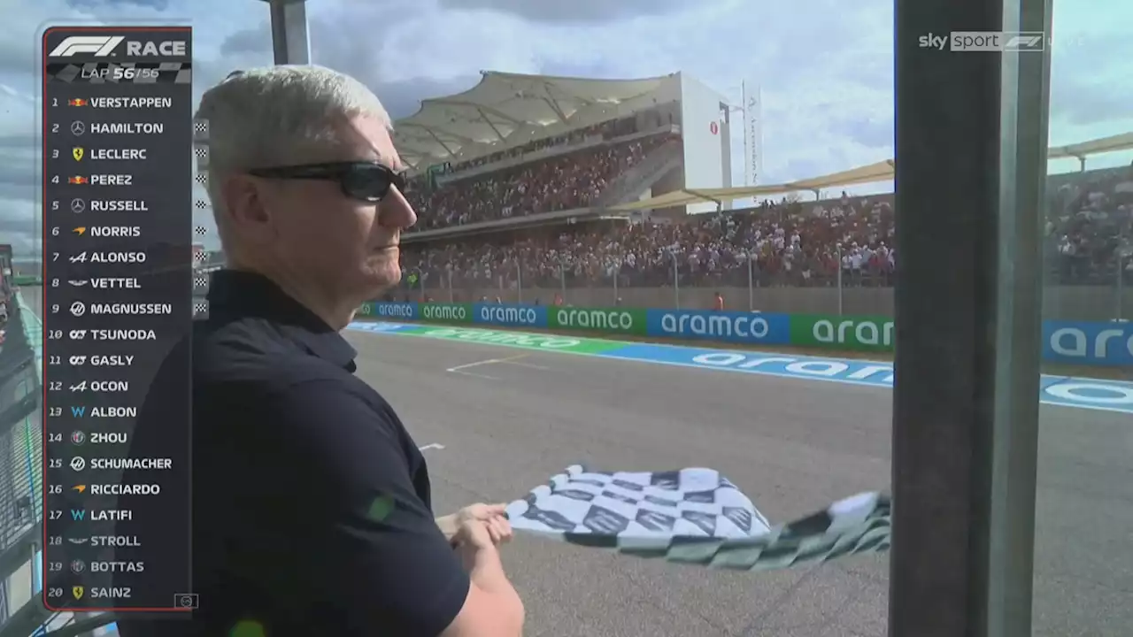 Tim Cook waves chequered flag at the United States F1 GP, and people aren't impressed - SoyaCincau