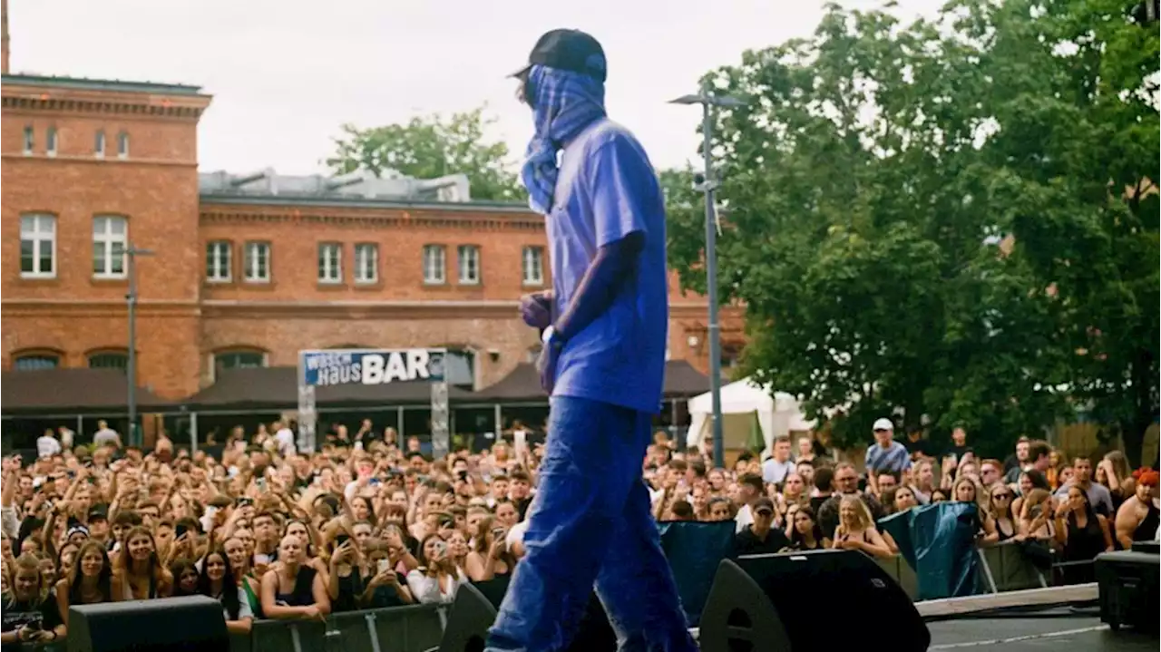 Rapper T-Low spendet Geld an Fans – er machte sein Vermögen öffentlich