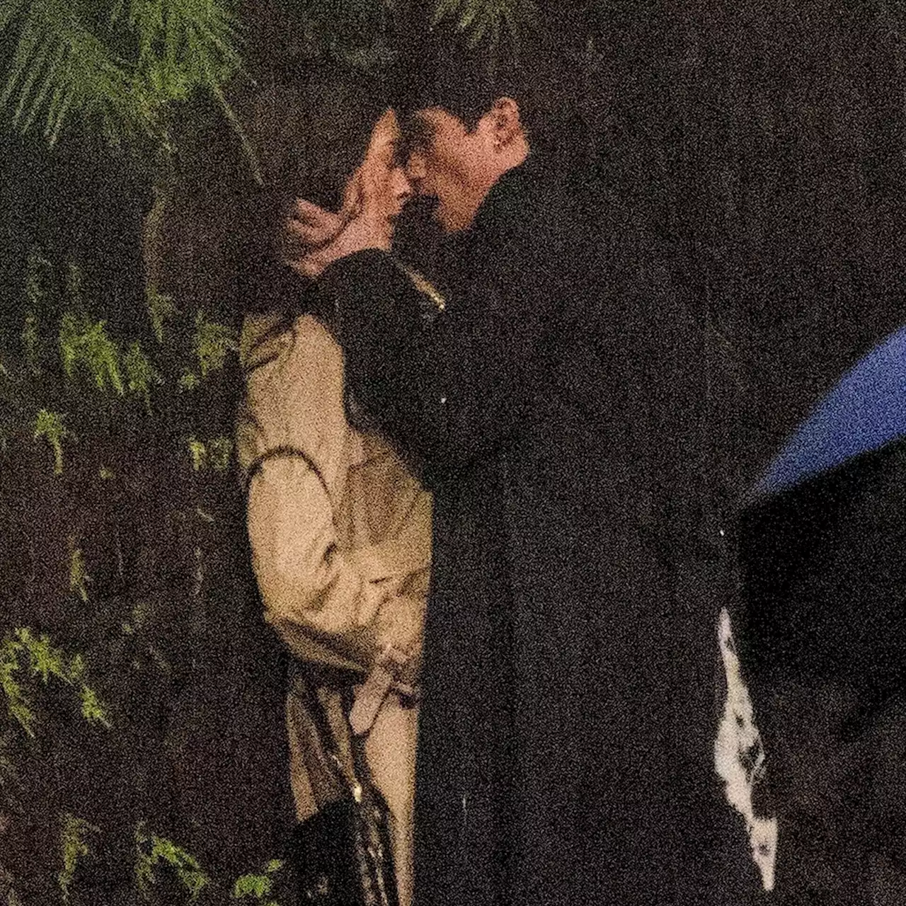 See Anne Hathaway and Nicholas Galitzine Share Rainy Kiss While Filming The Idea of You Movie - E! Online