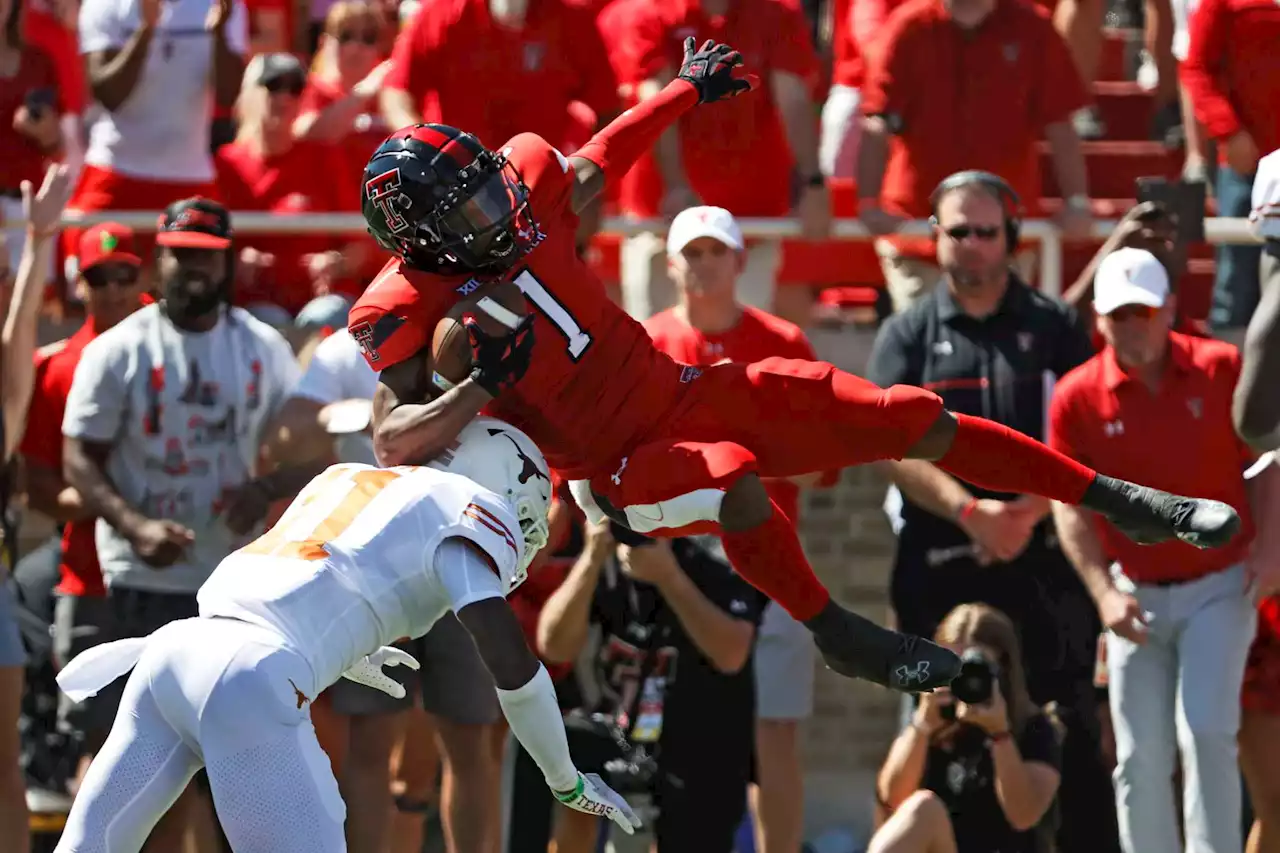 Texas S Anthony Cook 'week-to-week' with broken arm