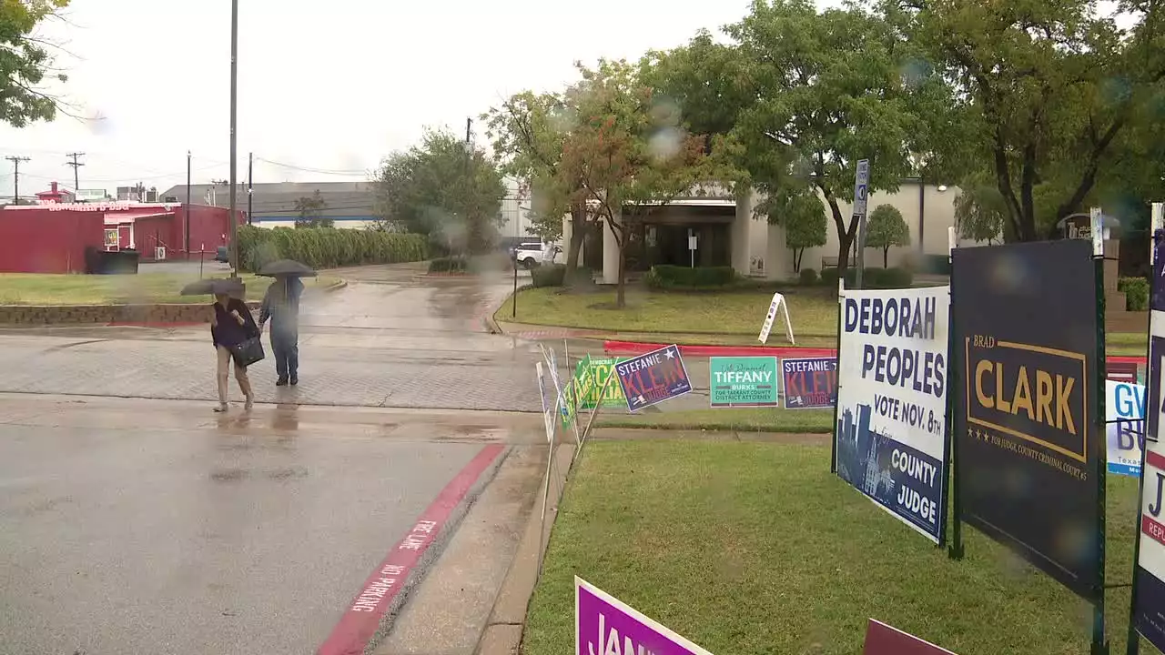 Despite rainy weather, North Texas voters head to the polls for early voting