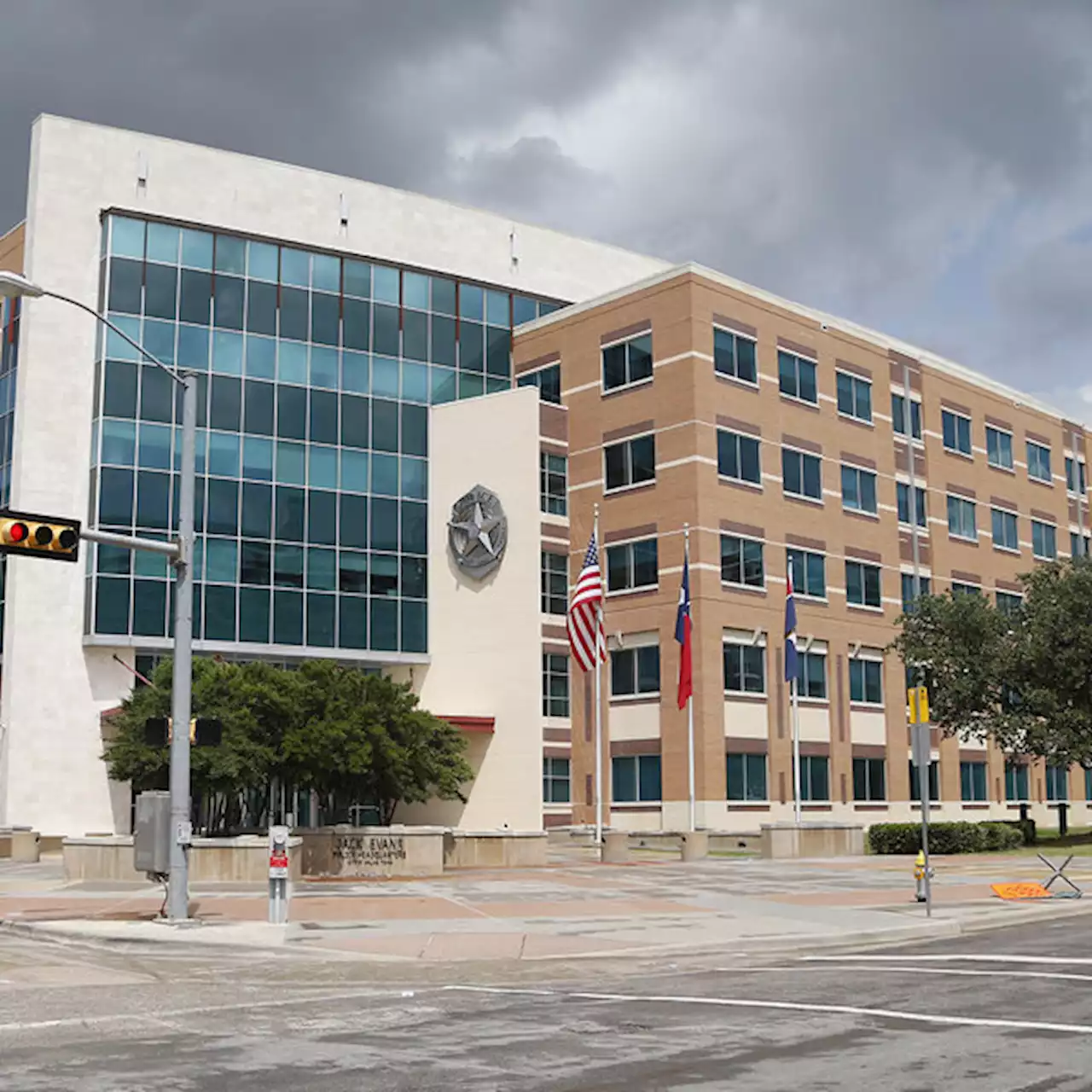 Dallas police chief gives update on deadly hospital shooting investigation - KRLD News