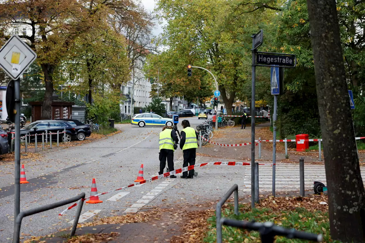 Am Zebrastreifen: Lkw erfasst Frau in Hamburg tödlich – Fahrer flüchtet