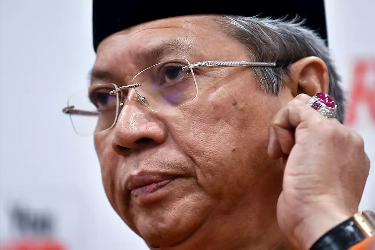 Tindakan tegas terhadap mahasiswa jual peranti siswa, kata Annuar | The Malaysian Insight