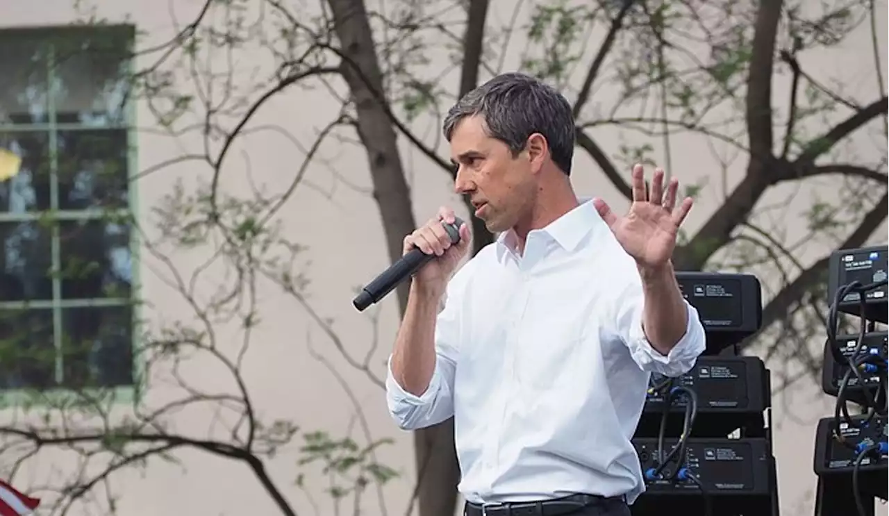 New poll gives Texas Gov. Greg Abbott surprisingly narrow lead over Beto O'Rourke