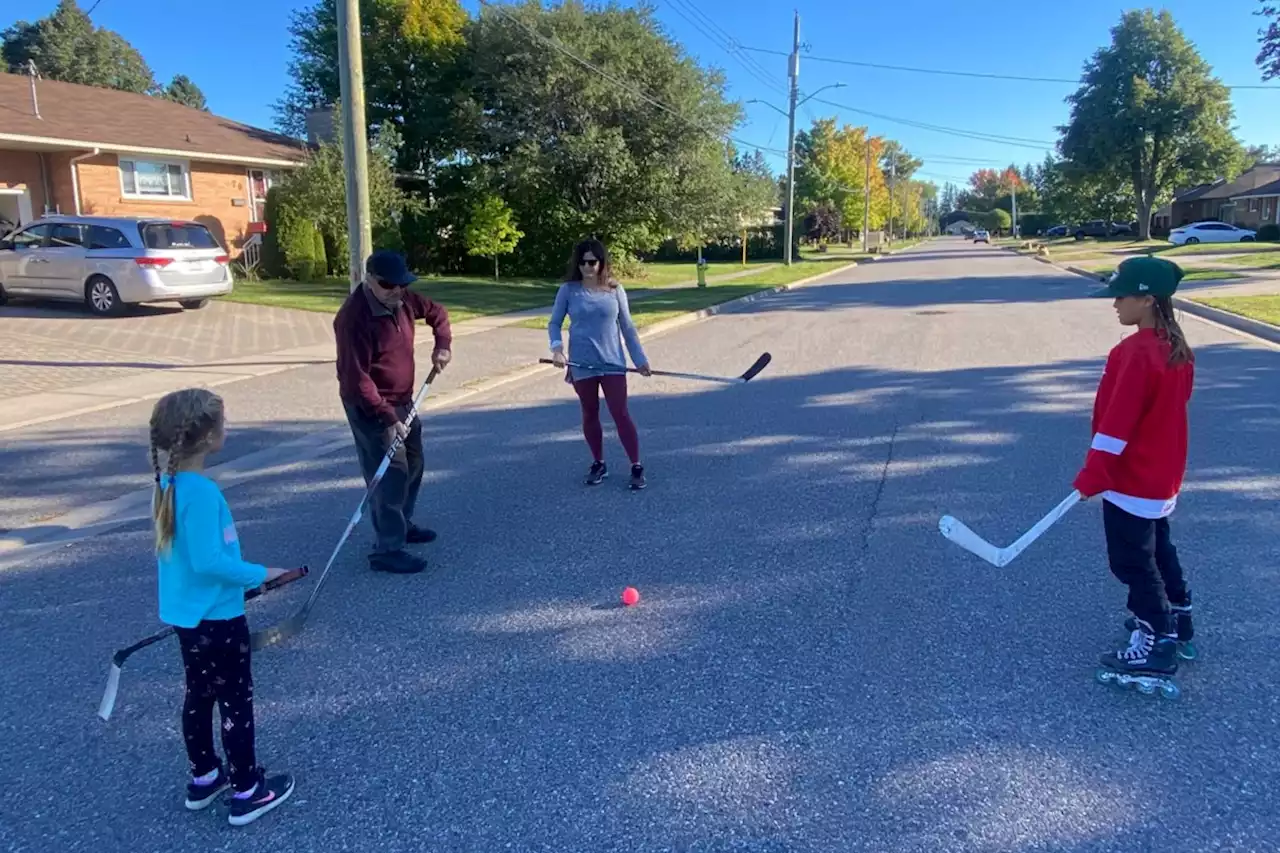 99-year-old former NHLer has still got it (3 photos, video)